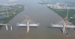 Cây cầu dây văng có tĩnh không cao nhất Việt Nam: Thi công xuyên Tết, 3 tháng nữa hợp long