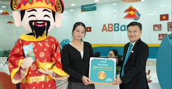 Ngày đầu tiên ABBank tung “mưa” vàng 24K: Những chủ nhân đầu tiên đã lộ diện