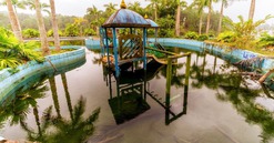 Công viên nước bỏ hoang 15 năm ở miền Trung khiến truyền thông châu Âu kinh ngạc: Khung cảnh ‘hậu tận thế’ hút khách quốc tế