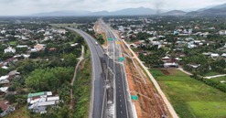 Sắp thông xe cao tốc kết nối miền Trung với 77 cây cầu và 3 hầm xuyên núi