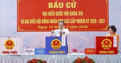 Chủ tịch Quốc hội Trần Thanh Mẫn bỏ phiếu bầu cử tại TP Hồ Chí Minh