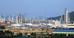 Nhà máy lọc dầu lớn nhất Việt Nam: 'Trái tim năng lượng', gánh gần 40% nguồn cung xăng dầu quốc gia