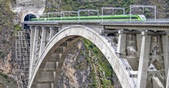 Sắp hoàn thành tuyến đường sắt khó nhất thế giới