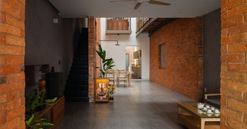 Ngôi nhà gạch mộc 2 tầng trở thành không gian ấm áp dành tặng mẹ