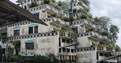 Bí ẩn về căn biệt thự 6 tầng bỏ hoang giữa sông nước miền Tây: Kiến trúc độc đáo, từng là nơi nghỉ dưỡng của đại gia lúa gạo nức tiếng