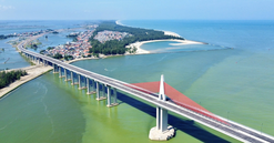 Ngày mai, cây cầu vượt biển dài nhất miền Trung chính thức thông xe, kết thúc hơn 100 năm di chuyển bằng đò của người dân đôi bờ