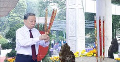 Tổng Bí thư, Chủ tịch nước Tô Lâm dâng hương tưởng niệm các Anh hùng liệt sĩ tại Tây Ninh