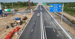 Chỉ vài giờ nữa, Việt Nam chính thức thông xe trở lại tuyến cao tốc hơn 17.000 tỷ đóng vai trò huyết mạch ở 'cửa ngõ' miền Tây