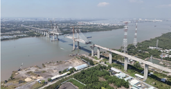 Chỉ 1 tháng nữa, chính thức hợp long cây cầu dây văng có tĩnh không cao nhất Việt Nam, nối thông miền Đông với miền Tây