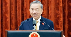 Ánh sáng Hồ Chí Minh soi đường cho chúng ta đi