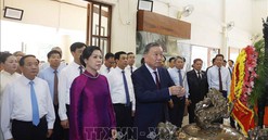 Tổng Bí thư, Chủ tịch nước Tô Lâm dâng hương tưởng niệm Chủ tịch Hồ Chí Minh tại Thái Lan