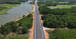 Việt Nam có cung đường biển đẹp như tranh xuyên qua nhiều vùng sinh thái: Dài 100km, đang nỗ lực ‘về đích’