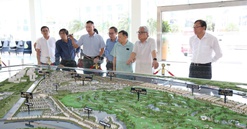 Hội đồng Giám khảo Chung khảo Giải thưởng Quốc gia Bất động sản Việt Nam lần thứ II khảo sát dự án Vinhomes Royal Island