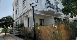 Siêu mẫu quyền lực của làng thời trang Việt rao bán biệt thự rộng lớn trong khu dân cư ‘nhà giàu’ giữa lòng TP. HCM