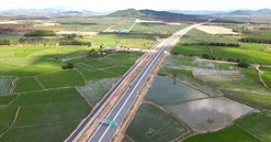 Cao tốc 22.000 tỷ kết nối rừng - biển đối diện khó khăn lớn khi cận kề ngày ‘về đích’