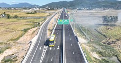 Chỉ 1 tuần nữa, chính thức hoàn thiện toàn bộ cao tốc 11.000 tỷ có hầm xuyên núi và cầu vượt sông