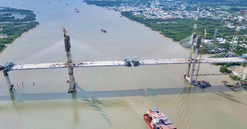 Chỉ vài tuần nữa, chính thức hợp long cây cầu dây văng có tĩnh không cao nhất Việt Nam