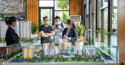 Nhà đầu tư bất động sản thận trọng trước áp lực giá và lãi suất