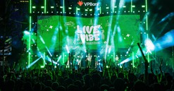 Đêm nhạc “VPBank Live the Vibe - Move Together” khuấy động Cần Thơ với hàng nghìn khán giả trẻ