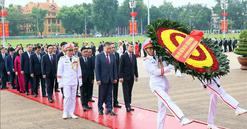 Ban Chấp hành Trung ương Đảng vào Lăng viếng Chủ tịch Hồ Chí Minh