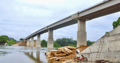 Lỡ hẹn thông xe cầu phục vụ thuỷ điện lớn nhất miền Nam, xoá bỏ bến phà đã hoạt động nhiều năm