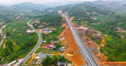 Cao tốc 11.800 tỷ kết nối Thủ đô với cửa khẩu đường bộ lớn nhất miền Bắc: 2.400 kỹ sư, 1.000 máy móc đang tất bật để về đích