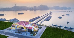 Du khách “kín lịch” chơi lễ Quốc khánh đầu tiên của thành phố Quảng Ninh