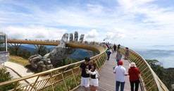 Đẹp ngỡ ngàng cầu vàng trên đỉnh Bà Nà, Đà Nẵng