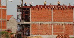 Vật liệu xây dựng tăng giá chóng mặt