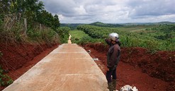 Đắk Nông: Kỳ lạ! Đường của dân bị ‘nắn’ thẳng vào rẫy của sếp doanh nghiệp