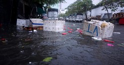 Đà Nẵng mênh mông biển nước sau mưa lớn, nhiều tuyến đường ngập nặng