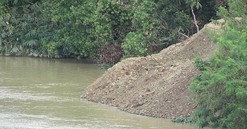 Đắk Lắk: Dân san lấp mặt bằng, đoạn sông Sêrêpốk bị thu hẹp