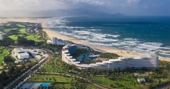 Một Quy Nhơn chuyển động mạnh mẽ nhìn từ trên cao 