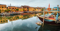 Hội An đang bị "tổn thương"