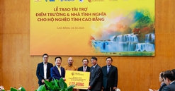 "Bầu Hiển" ủng hộ 5 tỷ đồng xây điểm trường và nhà tình nghĩa cho tỉnh Cao Bằng