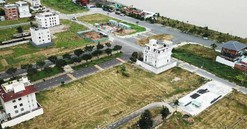 Chuyện lạ ở TP.HCM: Nơi giá đất 300 triệu đồng/m2, biệt thự xây dở không người ở