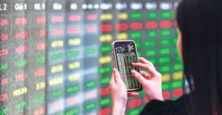 VN-Index quay lại mốc 1.100 điểm, cổ phiếu BĐS phân hóa mạnh trong tuần 18 - 22/12