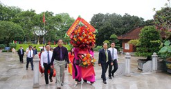 Hiệp hội Bất động sản Việt Nam dâng hoa nhân dịp kỷ niệm 133 năm ngày sinh Chủ tịch Hồ Chí Minh