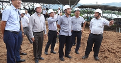 Thế “chân tường” và nỗ lực của EVN và EVNNPT