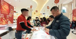 Nhân viên kinh doanh bất động sản đổ xô đi mua vàng ngày vía Thần tài 2023