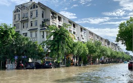 Nghịch lý đô thị Hà Nội: Nhiều khu vực cứ mưa là ngập nhưng giá nhà vẫn "neo cao"