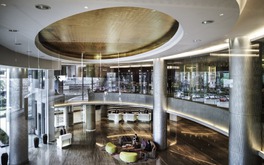 Hà Nội có một khách sạn xây trên nền lò gạch, sở hữu ống khói trăm tuổi quý giá giữa lòng phố thị