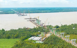 Huy động 400 nhân sự, 150 thiết bị, cây cầu dây văng lớn thứ 2 Việt Nam do liên danh Đèo Cả thực hiện sắp hoàn thành hạng mục trọng điểm