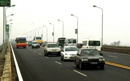 Hà Nội chi hơn 12 tỷ đồng sửa chữa hai đầu cầu Thăng Long