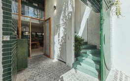 Mang mảng xanh vào ngôi nhà nép mình trong hẻm nhỏ Sài Gòn