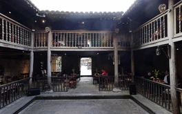 Photo Travel: Cà phê phố cổ Đồng Văn - Vẻ đẹp xưa cũ trong nếp nhà trăm năm