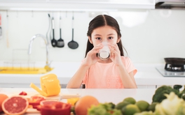 Trẻ biếng ăn: Dùng Vinamilk Probi Cam hằng ngày có hỗ trợ con ăn ngon?