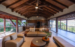 Ba House - Nhịp điệu sống chậm của ba thế hệ bên sườn đồi