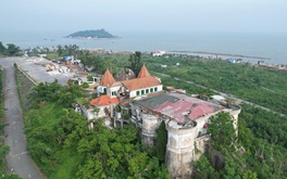 Casino đầu tiên hoạt động hợp pháp tại Việt Nam: Kiến trúc châu Âu với vật liệu xây dựng quý hiếm, nay chìm trong hoang phế