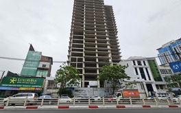 Tòa nhà 28 tầng bỏ hoang nằm sát sườn Vành đai 1 về tay chủ cũ Kinh Bắc sau hơn 1 thập kỷ ‘mua đi, bán lại’